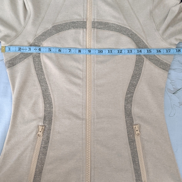 Lululemon Define jacket cream colour - Picture 8 of 9